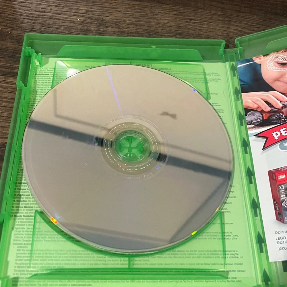 LEGO The Incredibles Xbox One Video Game - Green Case EUC